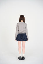 画像をギャラリービューアに読み込む, vneck logo embroidery knit