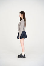 画像をギャラリービューアに読み込む, vneck logo embroidery knit