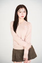 画像をギャラリービューアに読み込む, vneck logo embroidery knit