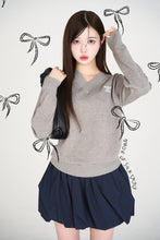 画像をギャラリービューアに読み込む, vneck logo embroidery knit