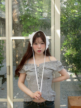 画像をギャラリービューアに読み込む, check off-shoulder blouse
